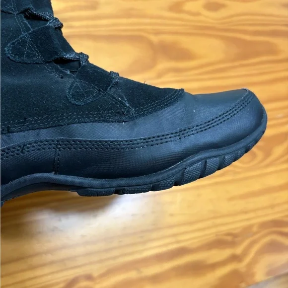The North Face Black Winter Boots with Fur Trim - Picture 13 of 14